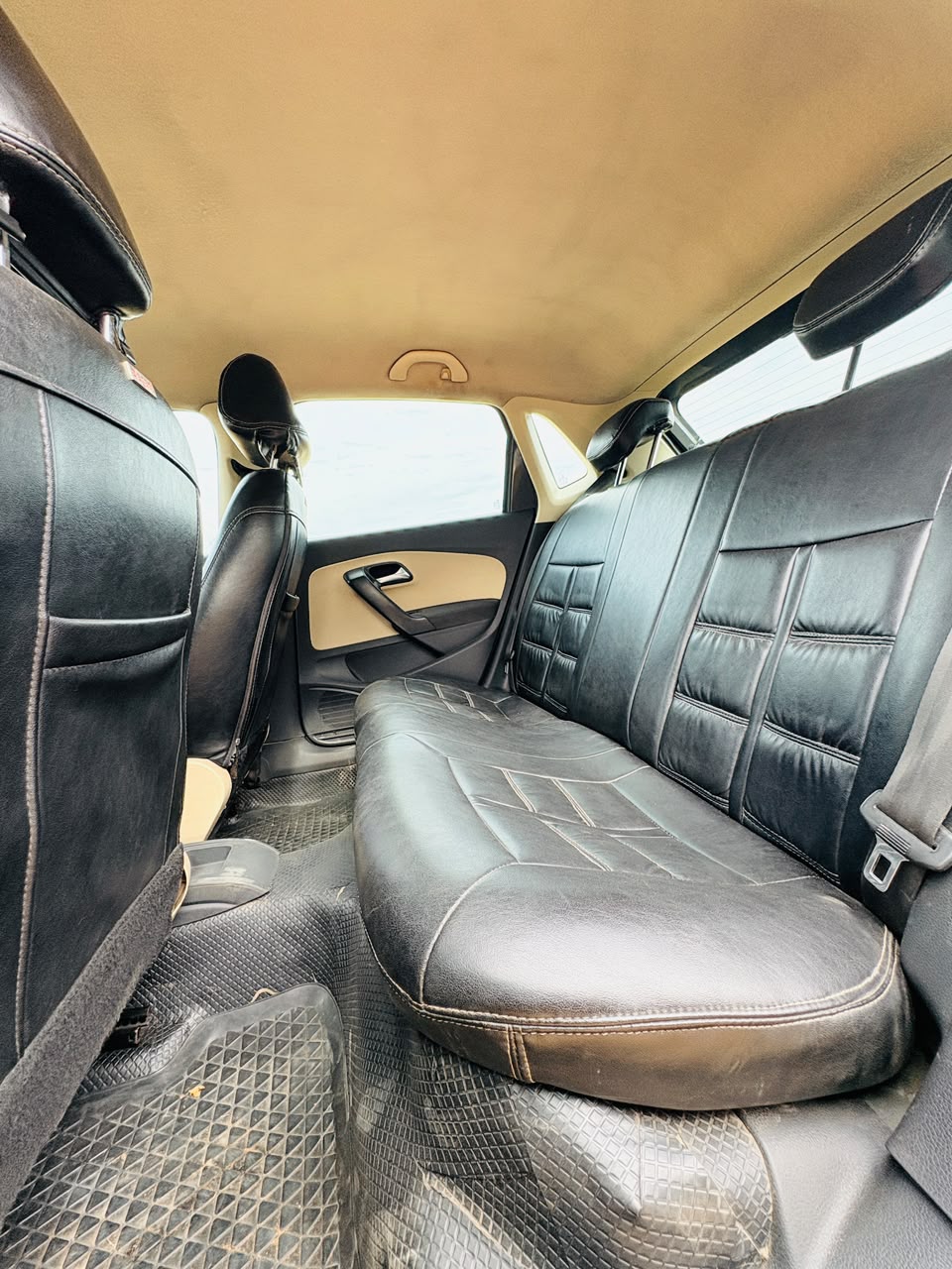 Volkswagen Polo - Image 11